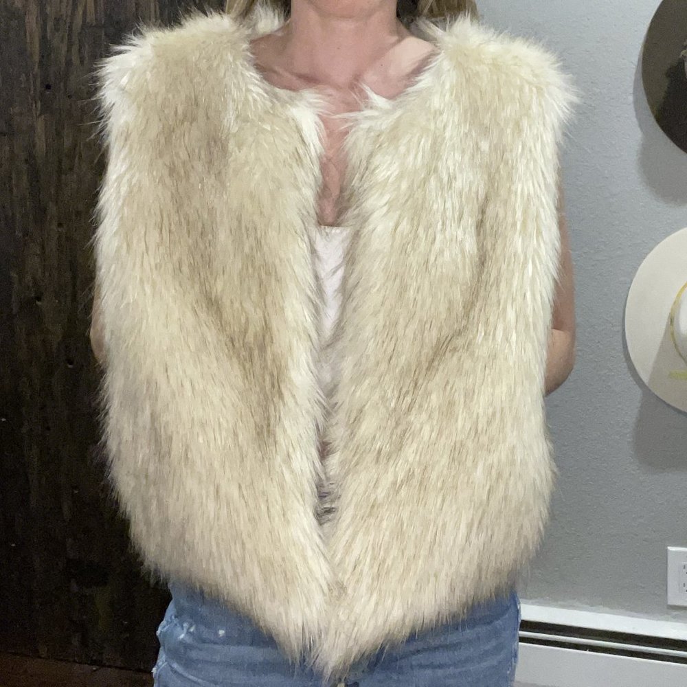 NWOT Faux Fur Vest w/ Pockets